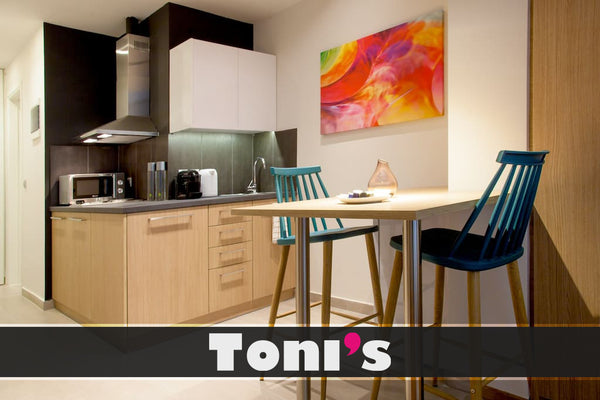 Enjoy the iconic architecture touched by cosiness. Located in the hearts of Athe Athens, Attica, Greece Toni's - Fashionable Studio near Presidential Garden Entire rental unit vacation rental 17717692
