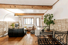 Appartement de charme sur les quais de Saône, au coeur du 9eme arrondissement. V  Appartement de charme sur quai de Saône Entire rental unit vacation rental 25420967