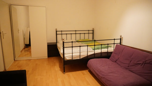 Comfortable and large room 22 m2 with one double bed and one sofa bed, in a quie  Spacious room 2 min from Metro Private room in rental unit vacation rental 36879546