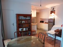Suitable for long stays.<br />2 rooms apartment, 375 ft², in the 10th district,  Paris, France Charming flat - Canal Saint-Martin Entire rental unit vacation rental 3056748