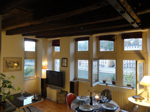 A louer Fête des Lumières<br />Grand studio  de charme, de 40m² situé sur les qu  GRAND STUDIO CHARME VUE 180° SAONE Entire rental unit vacation rental 9409091