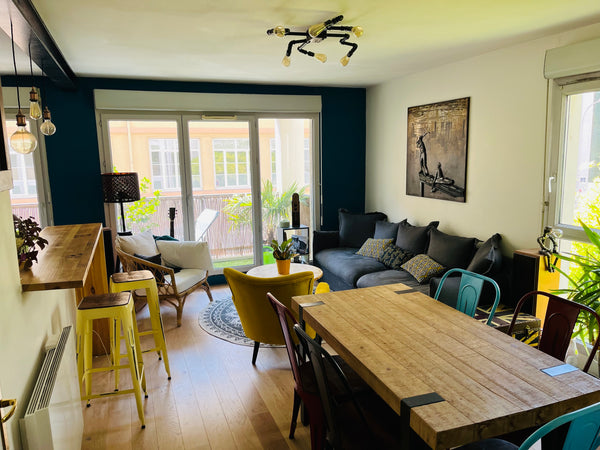 Appartement chaleureux idealement situé à côté du métro qui vous mènera rapideme Lyon, France T3 chaleureux et pratique au pied du métro Entire rental unit vacation rental 23231299