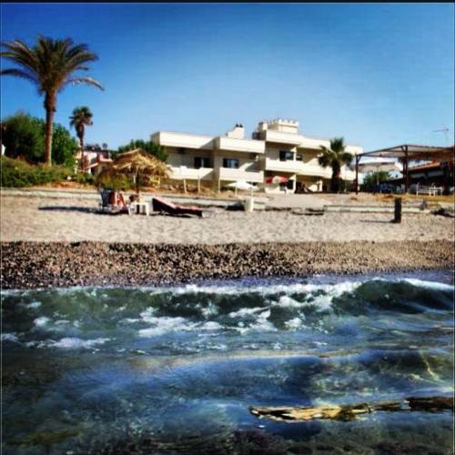 We offer a semi-basement studio, located right on the beach. <br />Ideal for tra Chania, Greece Beachfront Studio under level Entire rental unit vacation rental 12552275