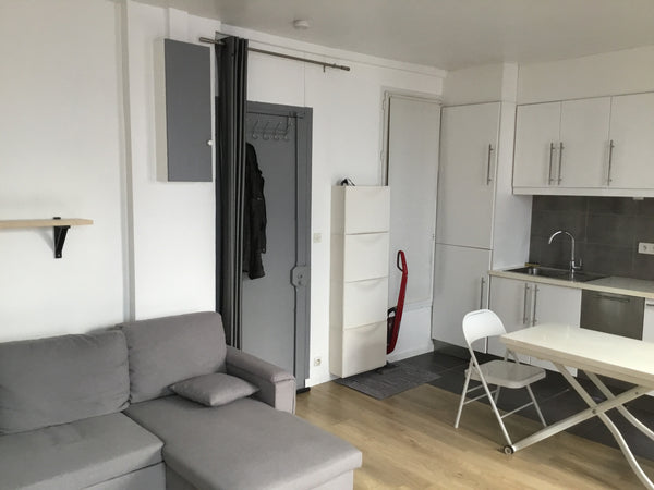 Clean apartment for 2 people with all convenience shops in the area.<br />Metro  Paris, France Modern flat 27m2 Entire rental unit vacation rental 3009073