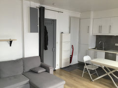 Clean apartment for 2 people with all convenience shops in the area.<br />Metro  Paris, France Modern flat 27m2 Entire rental unit vacation rental 3009073