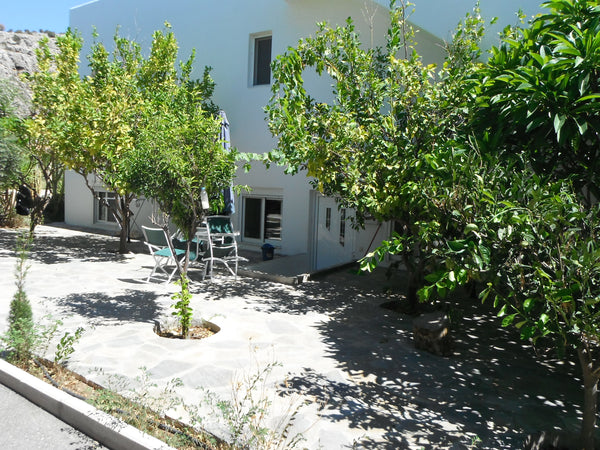 Είναι διαμέρισμα με ανεξάρτητη είσοδο και αυλή με οπωροφόρα και καλλωπιστικά δέν Rhodes, Greece Mandorla apartments - 3 Bedroom Entire rental unit vacation rental 7250796