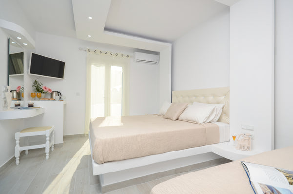 Hotel Poseidon is located in the heart of Naxos town, just 80 meters away from t Naxos, Greece Triple Room in the center, 80 m from the beach Room in hotel vacation rental 41857317