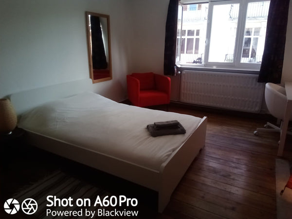 Chambre une personne bien aménagée avec salle de bain et cuisine à partager entr Brussels, Belgium Chambre  