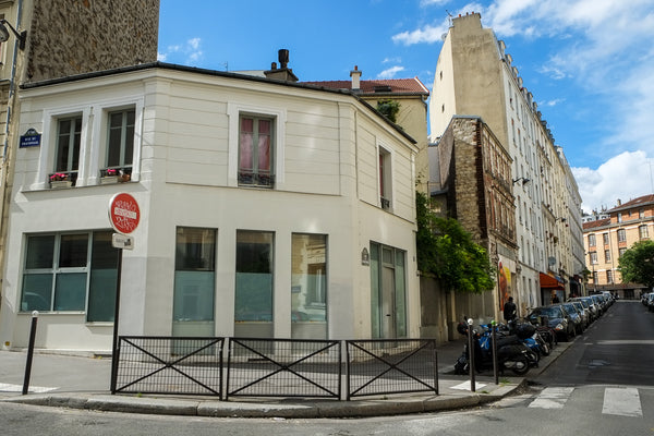 Ancien restaurant reconverti en appartment dans un quartier branché de Paris. Ca Paris, France Appt de type loft à Belleville Entire rental unit vacation rental 3120817