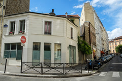 Ancien restaurant reconverti en appartment dans un quartier branché de Paris. Ca Paris, France Appt de type loft à Belleville Entire rental unit vacation rental 3120817