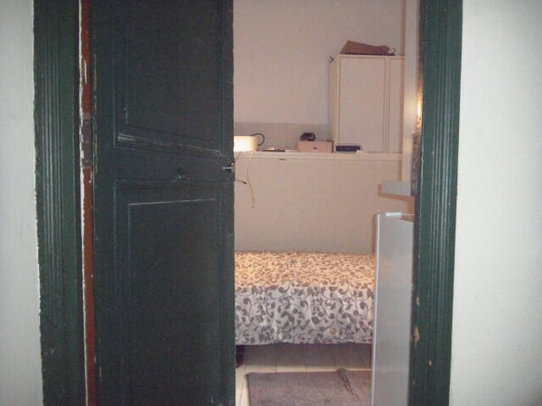 Petite chambre de 9m2, meublée avec tout le nécessaire cuisine équipée, lit 1 pl Paris, France Studio/chambre au pied de Montmartre Entire rental unit vacation rental 21988222