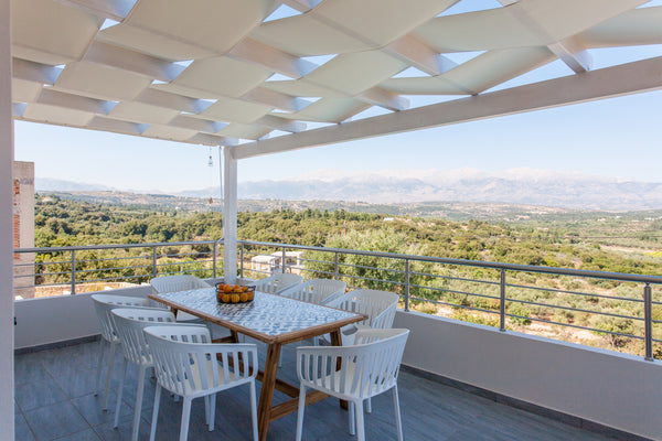 La villa Belam est située entre la mer et la montagne en Crète à 45minutes en vo Annœullin, France Villa Belam entre mer et montagne crétoise Entire villa vacation rental 33885828