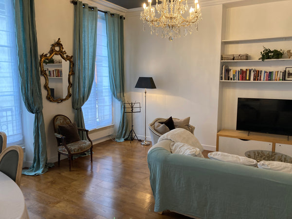 In a quiet street (rue Meslay) in the oldest quarter of Paris. This Paris apartm Roche Caiman, Seychelles North Marais charming flat Entire condo vacation rental 5043096