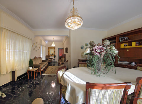 A fully equipped 1st floor family apartment 100 sq.ms. It has 2 bedrooms, a larg GR Comfortable & inexpensive apartment near center Entire rental unit vacation rental 22843633