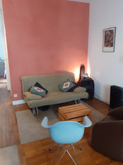 Appartement au calme, dans une cours intérieure, situé à proximité des métros Sa Compeyre, France Appartement  au calme Entire rental unit vacation rental 49537951