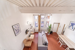 Charmant appartement rénové situé au cœur des traboules lyonnaises, rue Saint-Je Lyon, France Les Traboules-charmant appartement-Vieux Lyon Entire rental unit vacation rental 644552326080624948