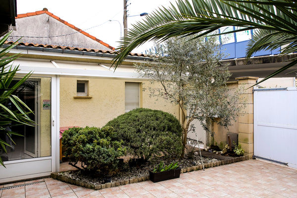 À la frontière entre Bordeaux et Cenon, la maison est située sur la rive droite   Belle maison à 10 min du centre de Bordeaux Entire home vacation rental 48966803