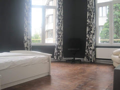 Need a room in Antwerp for the summer months?<br />we have a room available in a Antwerp, Belgium ROOM AVAILABLE IN Antwerp Private room in rental unit vacation rental 51075521