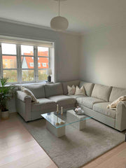 Nyd omgivelserne i denne rummelige og centralt beliggende bolig med hyggelige om Copenhagen, Denmark Skøn og rummelig lejlighed i København Entire rental unit vacation rental 53590752