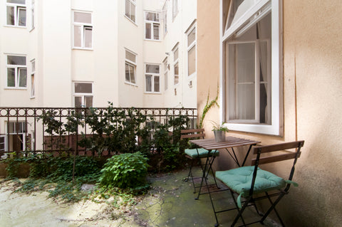 A nice and bright studio, with old fashioned high ceilings and access to a calm  Vienna, Austria Charming Studio Entire loft vacation rental 7642030