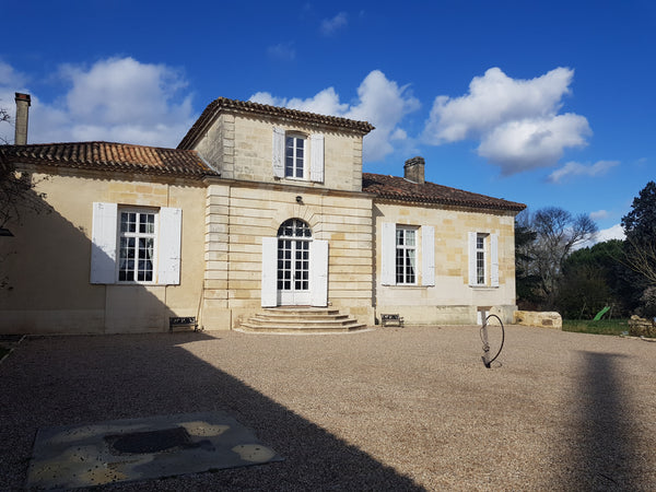 maison de caractère, pierres et poutres apparentes, parquet en bois massif, gran  domaine du chauvet Entire home vacation rental 42417480