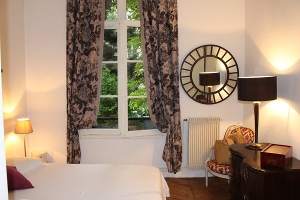 Mon logement est tout près du Canal St Martin. Vous aimerez la convivialité du q Paris, France Chambre, appartement cosy proche canal St Martin Private room in rental unit vacation rental 13430811