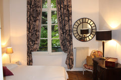 Mon logement est tout près du Canal St Martin. Vous aimerez la convivialité du q Paris, France Chambre, appartement cosy proche canal St Martin Private room in rental unit vacation rental 13430811