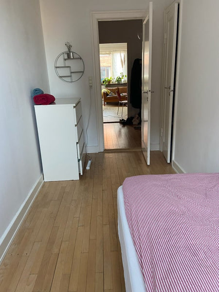 Stor lejlighed i København med et lille sødt værelse til leje. Der er en stor st Frederiksberg, Denmark Lille værelse på Frederiksberg C Private room in rental unit vacation rental 31419846