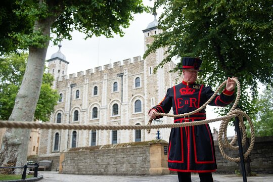 VIP Tower of London and Crown Jewels Tour with Private Beefeater Meet & Greet  Private Tours and Travel Guide Europe London CITY London Destination Tour