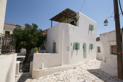 Situated in the centre of Léfkes (Λεύκες), the former Paros capital. This charmi London, United Kingdom Traditional House Lefkes Entire home vacation rental 4078849