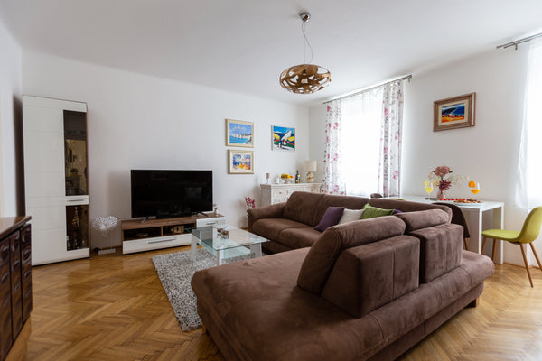 Charming, newly renovated apartment with beautiful backyard.  Situated near the   Charming Apartment Laura Entire rental unit vacation rental 33613308