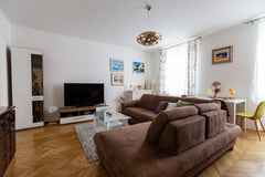 Charming, newly renovated apartment with beautiful backyard.  Situated near the   Charming Apartment Laura Entire rental unit vacation rental 33613308