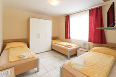 Quiet apartment for six people with paid parking (reservation needed). There are Vienna, Austria Apartment L4 for up to 6 people with paid parking Entire rental unit vacation rental 22285484
