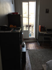 Je loue ma chambre où vivent mes 3 colocataires. Le logement est spacieux et aty Bordeaux, France Chambre dans colocation atypique Entire rental unit vacation rental 20571302