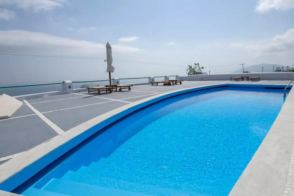 .<br /><br /><b>The space</b><br />The villas are compiled from 6 separate villa England, United Kingdom R391 Luxury 2 floor Villa with pool Breakfast Included Entire villa vacation rental 41190447