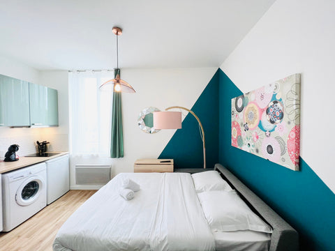 Au cœur du nouveau quartier de Gerland, studio entièrement rénové dans un immeub Lyon, France Nid douillet chic Gerland Entire rental unit vacation rental 700399407687730915