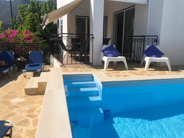 Cette jolie maison  familiale est proche de la mer et du centre du village<br />  Maison Crètoise avec piscine dans village typique Entire home vacation rental 50141698