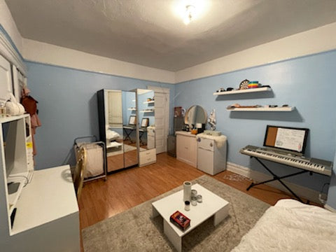 Bring the whole family to this great place with lots of room for fun.  Home in Brooklyn · 1 bedroom · 1 bed · 1 shared bath Private room in home vacation rental 650091090835962950