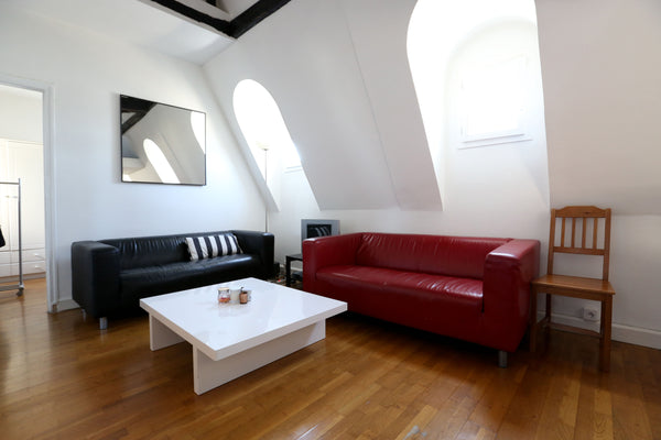 Very luminous place, situated on the 5th floor (no elevator) with a view over th  Luminous nest, heart of Paris Entire rental unit vacation rental 6648896