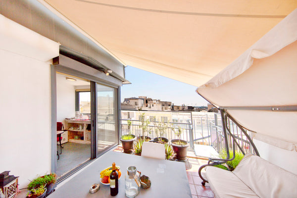 Stunning views of Athens from this urban studio located  on the top floor right  GR Topfloor stylish apartment with Acropolis view! Entire rental unit vacation rental 26182221