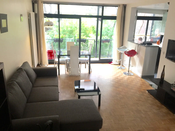 Ce logement de 67m2 se situe dans un square privé donnant sur jardin arboré. Sit Paris, France Havre de paix au coeur du 16eme Entire rental unit vacation rental 9432006