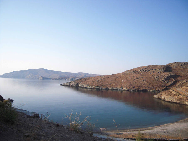 Sea front house in Potamia bay, 50m from crystal clear waters.<br />The house, c  Listening to the waves Cycladic home vacation rental 11504446