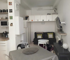 Dans un quartier cosmopolite et animé, proche Butte Montmartre (10mn) et Marché  Mantes-la-Jolie, France Charmant studio parisien refait à neuf Entire rental unit vacation rental 4015663