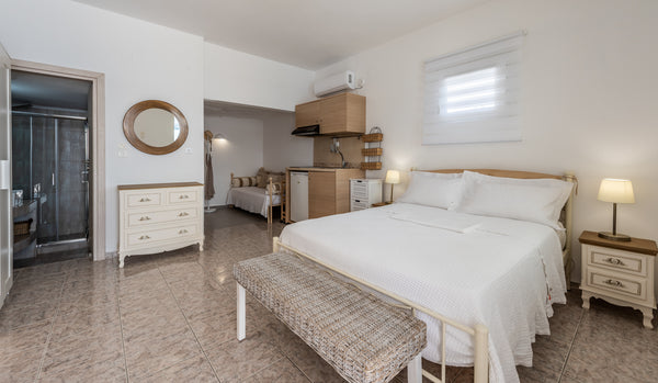 Anatoli is part of 'Anemi Suites' complex, located close to Adamas port<br />at  Plaka, Greece Anemi Suites (Anatoli) Entire rental unit vacation rental 558394781476239642