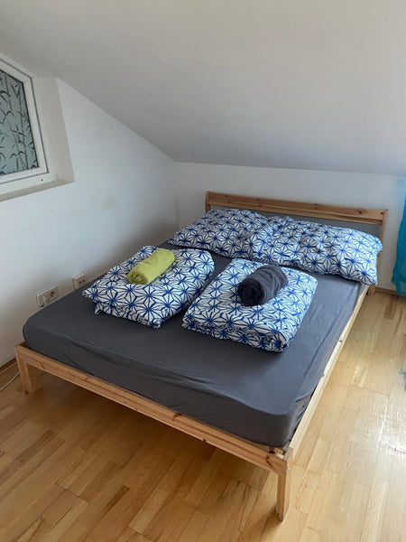 Von dieser zentral gelegenen Unterkunft aus seid ihr in Nullkommanichts an allen  Nice room near the main train station, metro, city Private room in rental unit vacation rental 703522601463748168