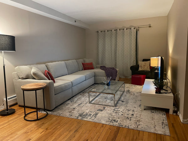 Sunny, quiet , cozy apt in safe and lively Astoria. 15 min to Manhattan w R or M New York, NY Rental unit in Queens · 1 bedroom · 1 bed · 1 shared bath Private room in rental unit vacation rental 820400240250706265