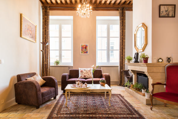 Découvrez le charme de cet appartement du XIX ème siècle entièrement rénové. Une Collonges-au-Mont-d'Or, France Appartement stylé du XIX siècle, bas des pentes de la X Rousse, Lyon Centre Entire rental unit vacation rental 24829451