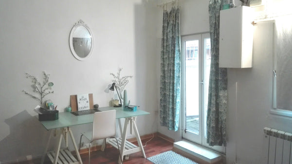 Appartement cosy, idéal pour un voyageur solo. A 5 mins des Terreaux, 10 mins de Paris, France Appartement cosy avec balcon au Vieux Lyon Shared room in rental unit vacation rental 22408359