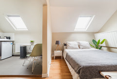 It is a welcoming 25 m2 studio located in the heart of the Avenue Louise/Stéphan Brussels, Belgium Flat with kitchen/Avenue Louise Ideal Location Entire rental unit vacation rental 33989287