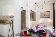 Recharge your positive vibes in my renovated and very well equipped apartment.<b France MEMORABLEPLACE- 35m² Vieux Lyon + Garage + Terrace Entire rental unit vacation rental 34270492